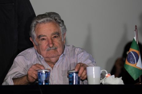 O ex-presidente e senador do Uruguai José Mujica durante encontro com estudantes na concha acústica da Universidade do Estado do Rio de Janeiro (Uerj), no campus do Maracanã (Fernando Frazão/Agência Brasil)