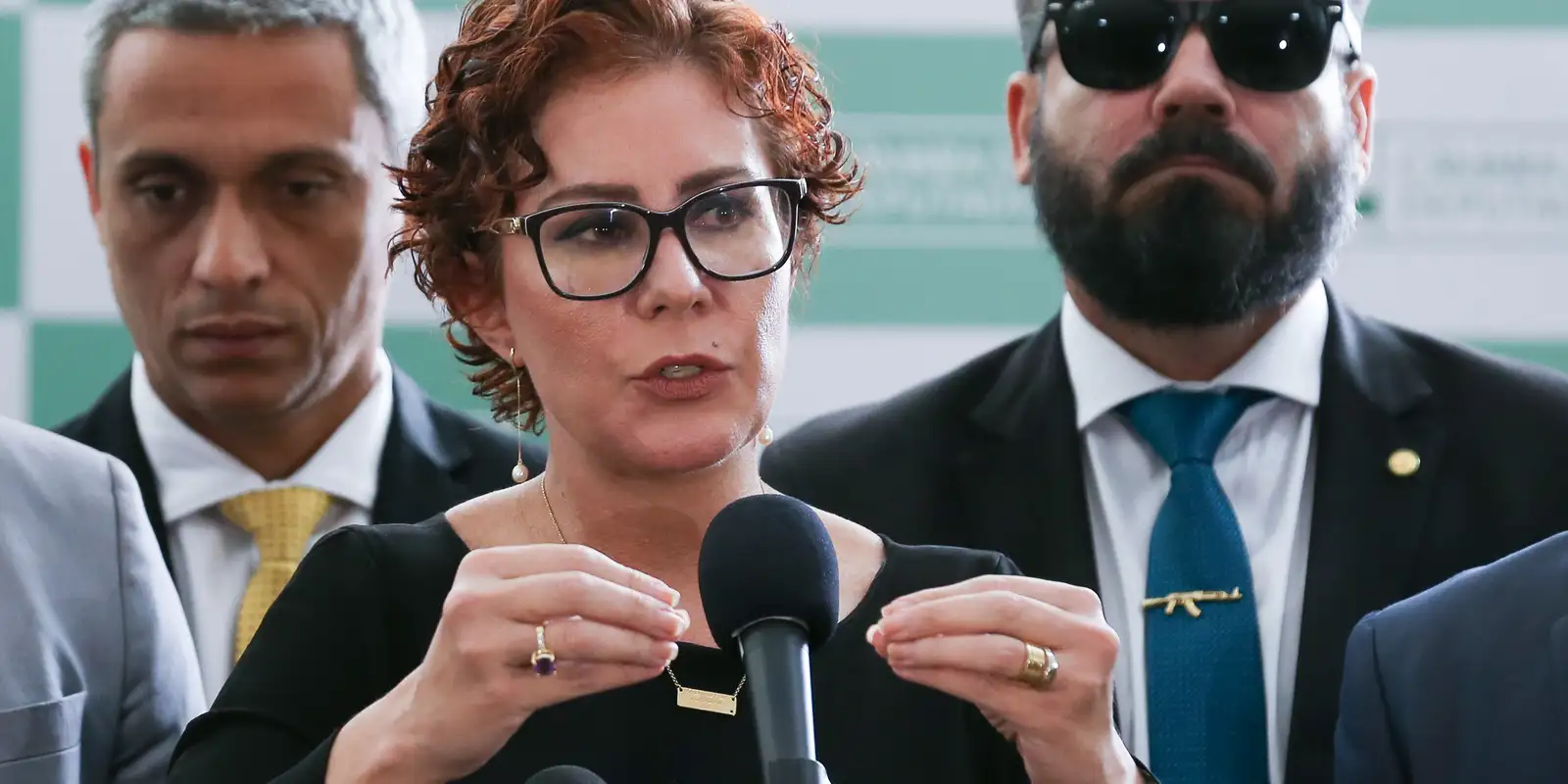 STF rejeita recurso e mantém condenação da deputada Carla Zambelli