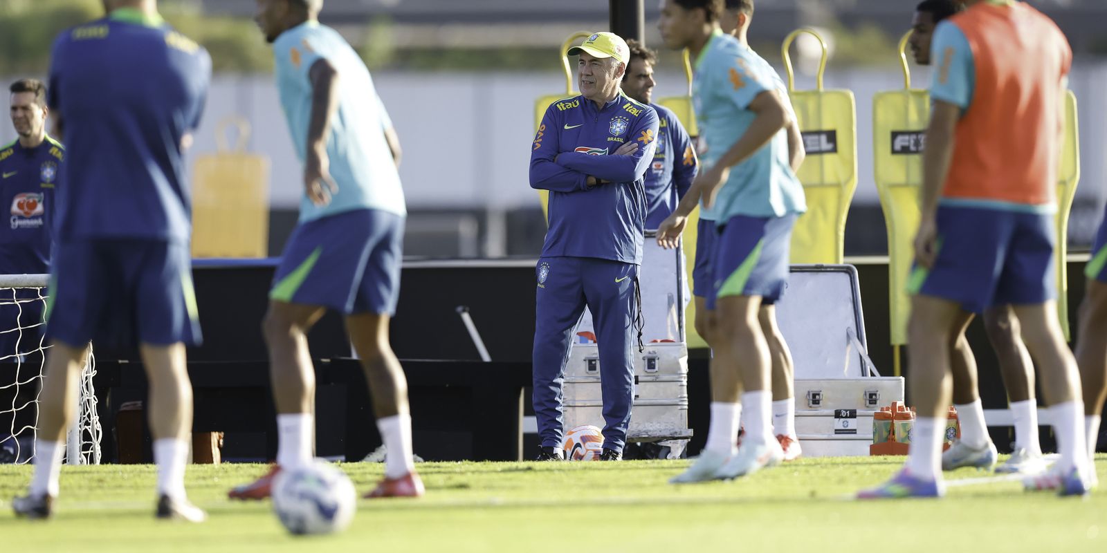 Com elenco completo, Ancelotti ensaia escalação para encarar Equador