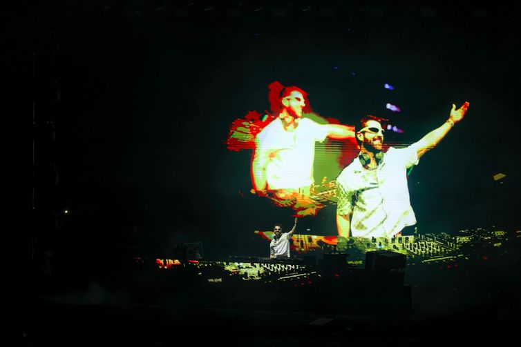 Tomaz Silva/Agência Brasil Campina Grande (PB), 14/06/2025 – O DJ Alok durante apresentação no São João de Campina Grande (PB), na Praça do Povo, centro da cidade. Foto: Tomaz Silva/Agência Brasil