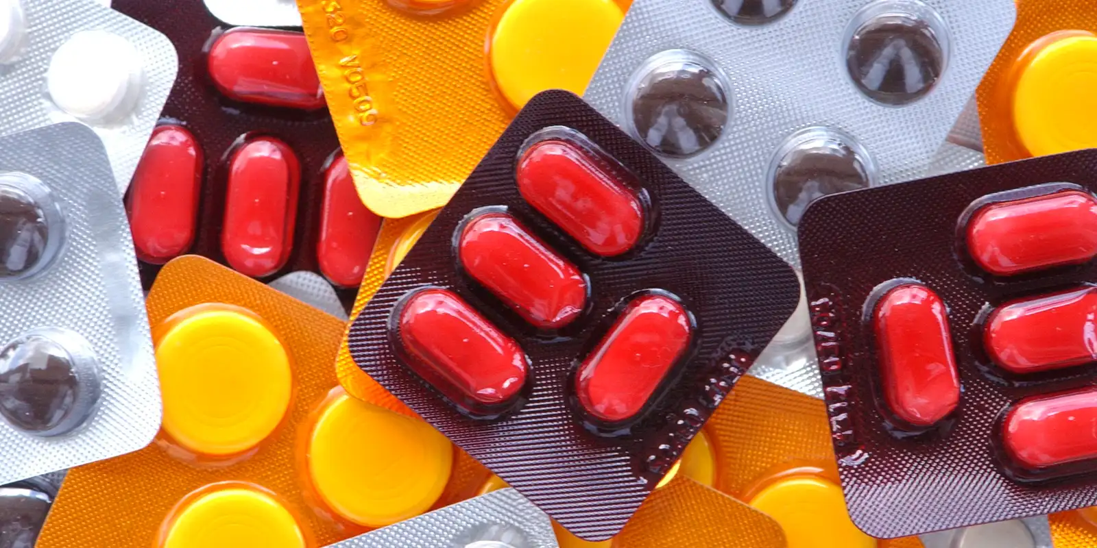Automedicação mata 20 mil pessoas por ano no Brasil
