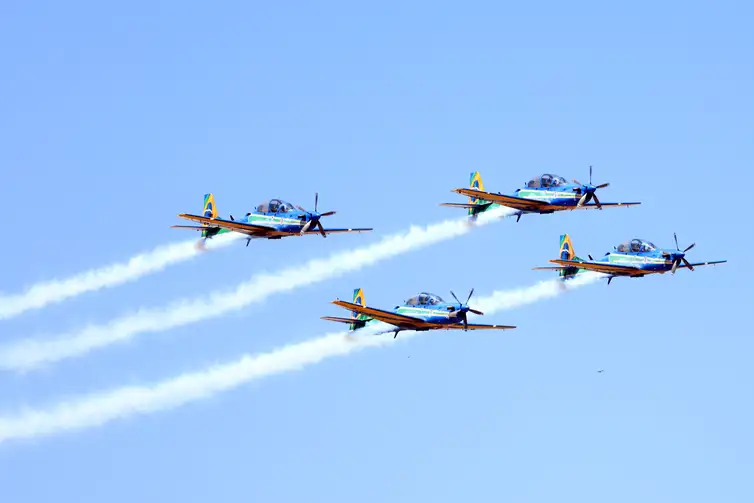 José Cruz/Agência Brasil Brasília (DF), 07/09/2025 - Aviões da Esquadrilha da Fumaça fazem voo de apresentação durente desfile do Dia da Independência. Foto: José Cruz/Agência Brasil