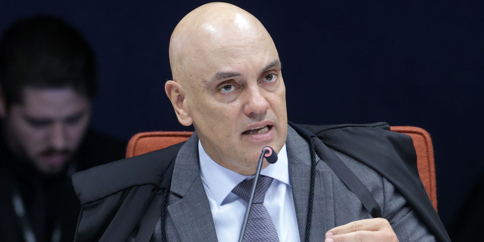Moraes rejeita carta rogatória para notificar Eduardo Bolsonaro