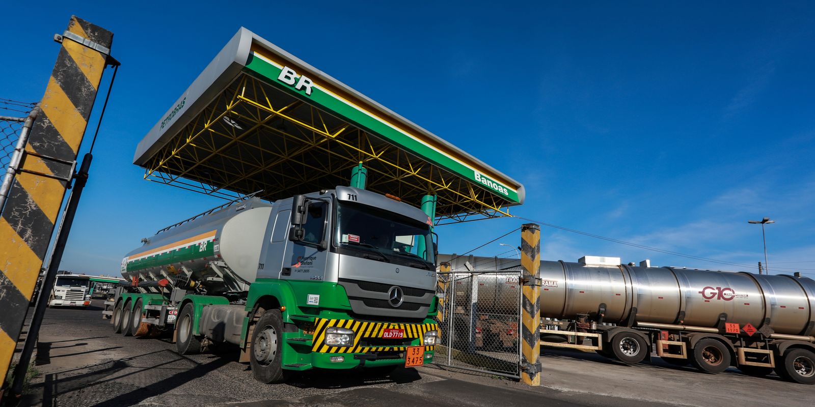 Gasolina da Petrobras vai ficar 4,9% mais barata para distribuidoras