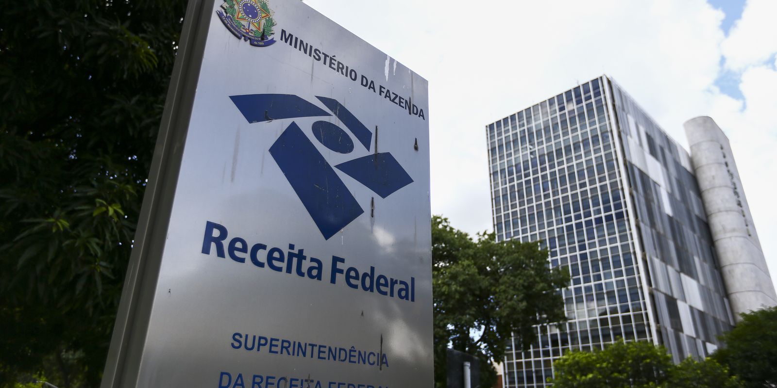 Governo federal arrecada R$ 216 bilhões em setembro