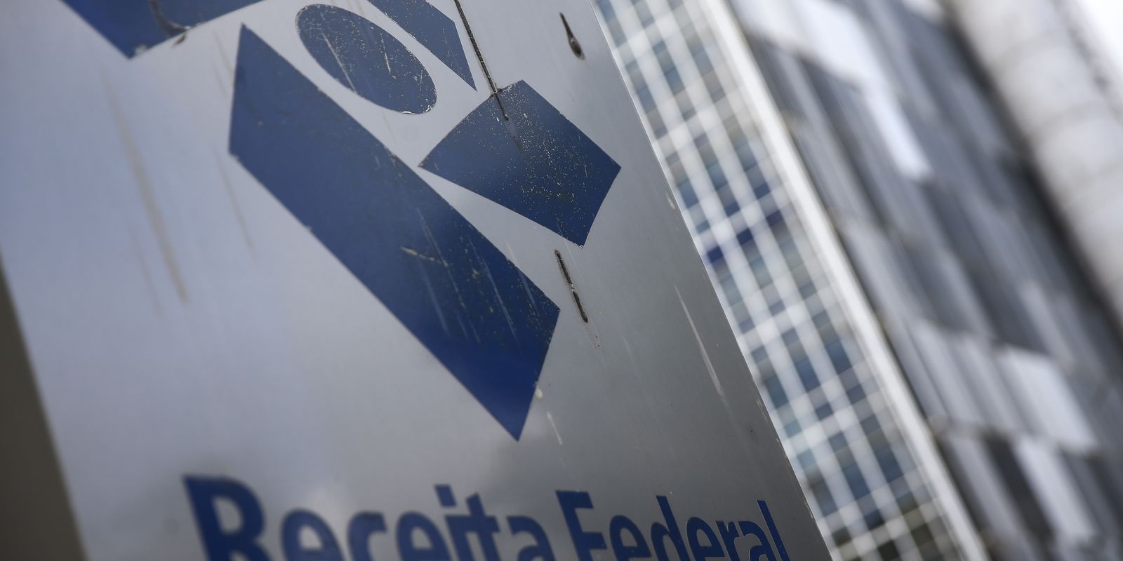 Receita paga o terceiro lote de restituição do Imposto de Renda