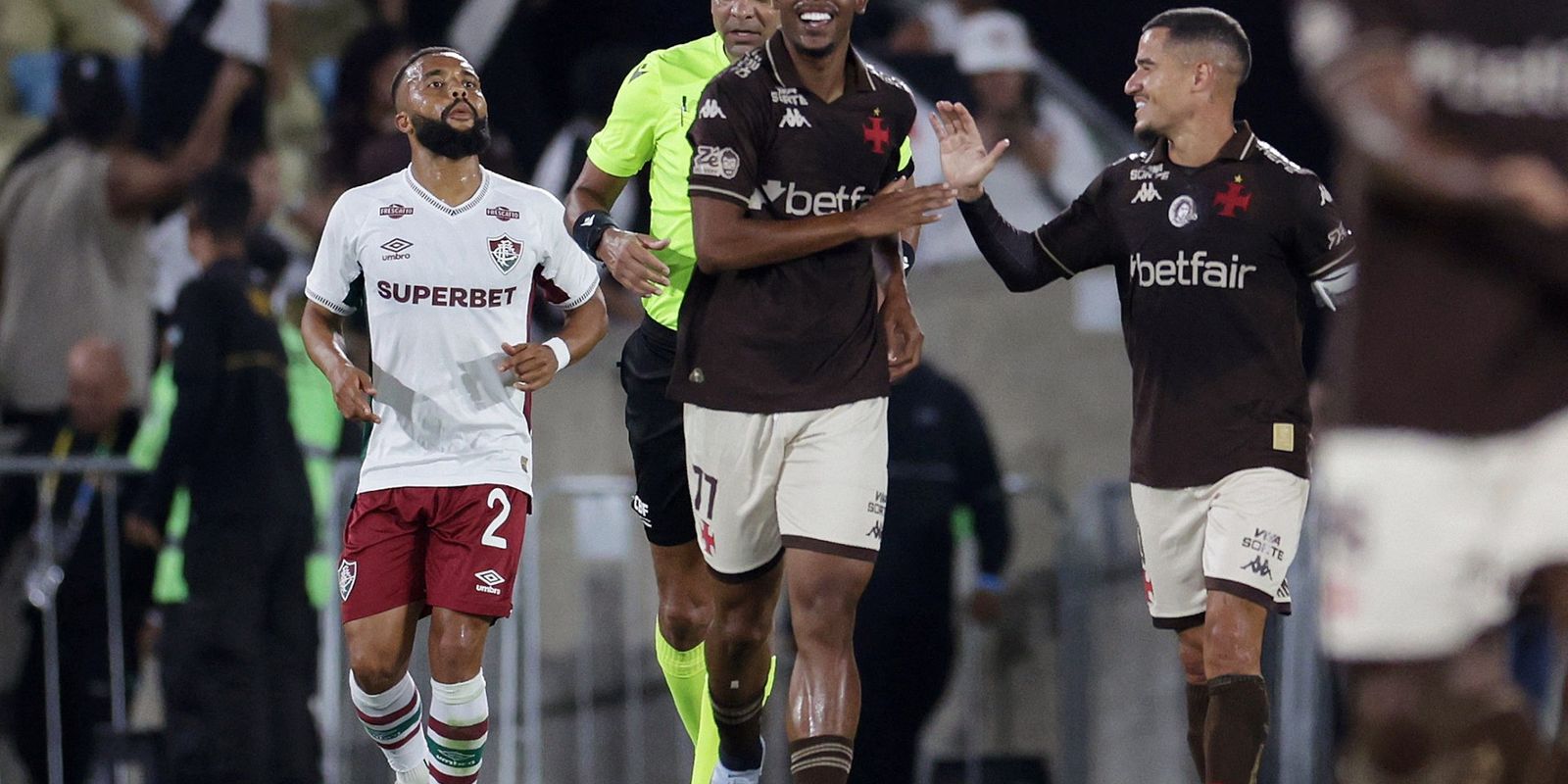 Brasileirão 2025: Vasco goleia o Fluminense no Maracanã