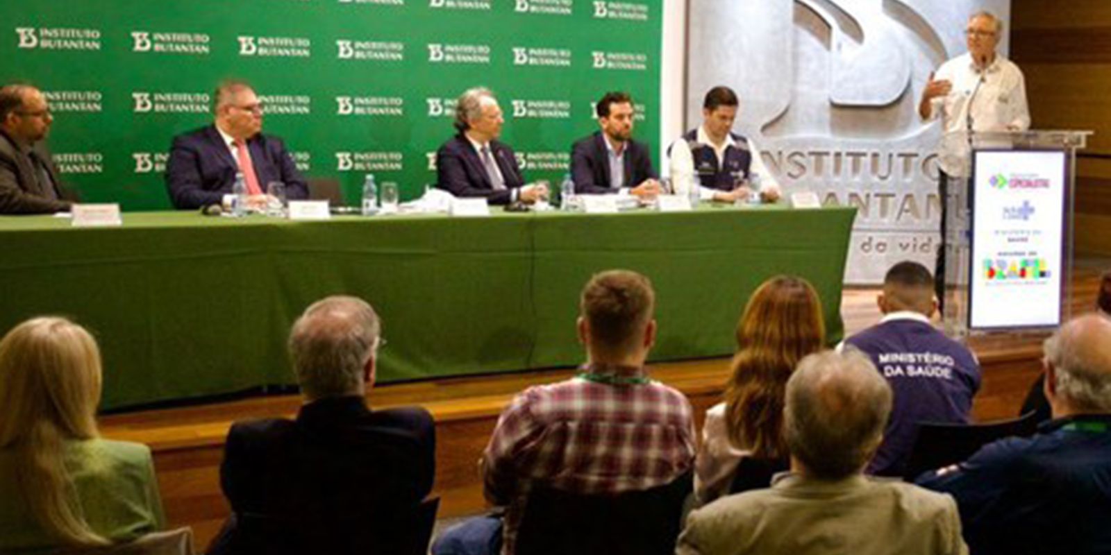 Saúde e Butantan assinam contrato para produzir vacina contra dengue