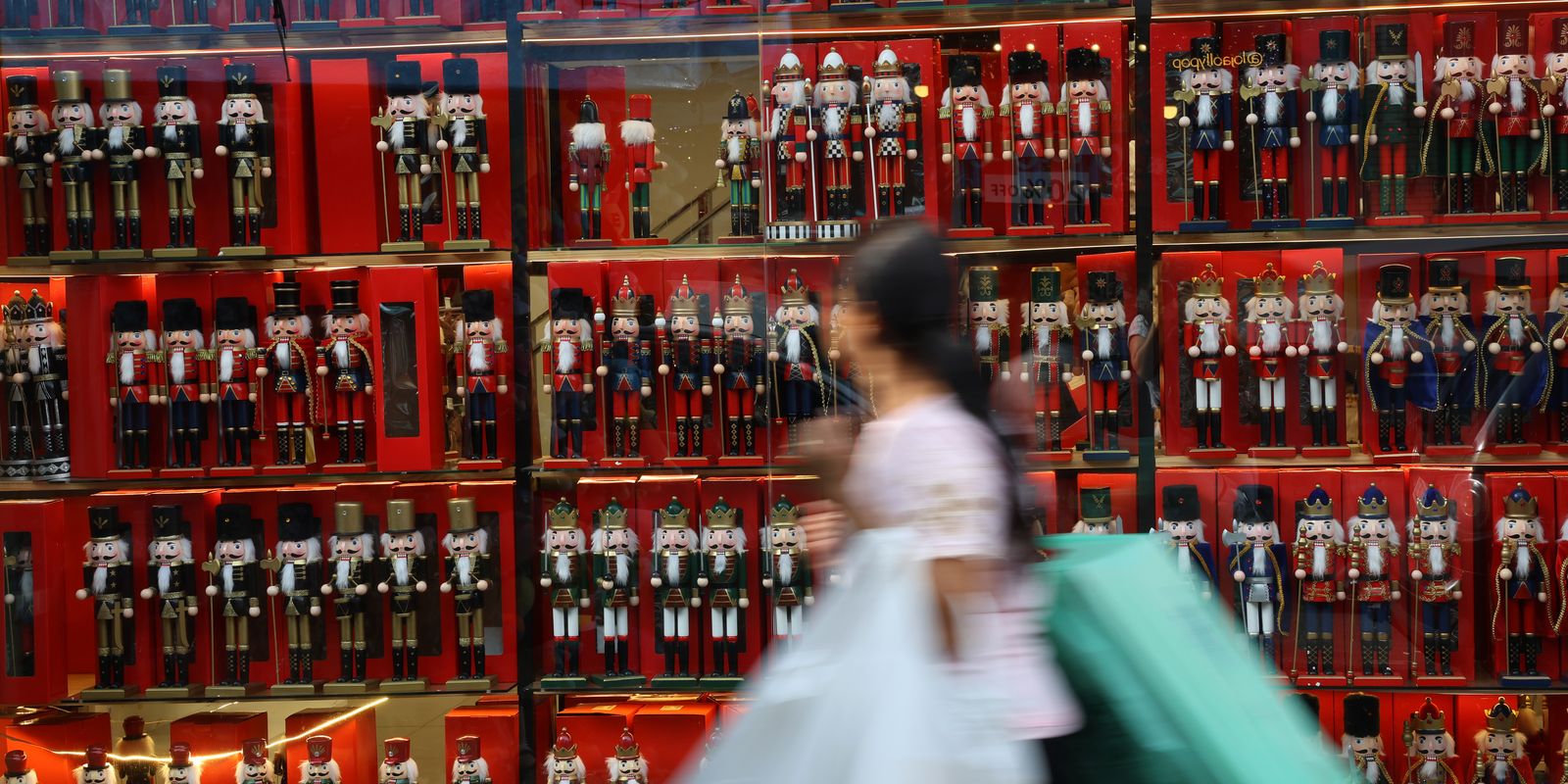 Em cima da hora: 12 milhões de pessoas ainda vão às compras de Natal