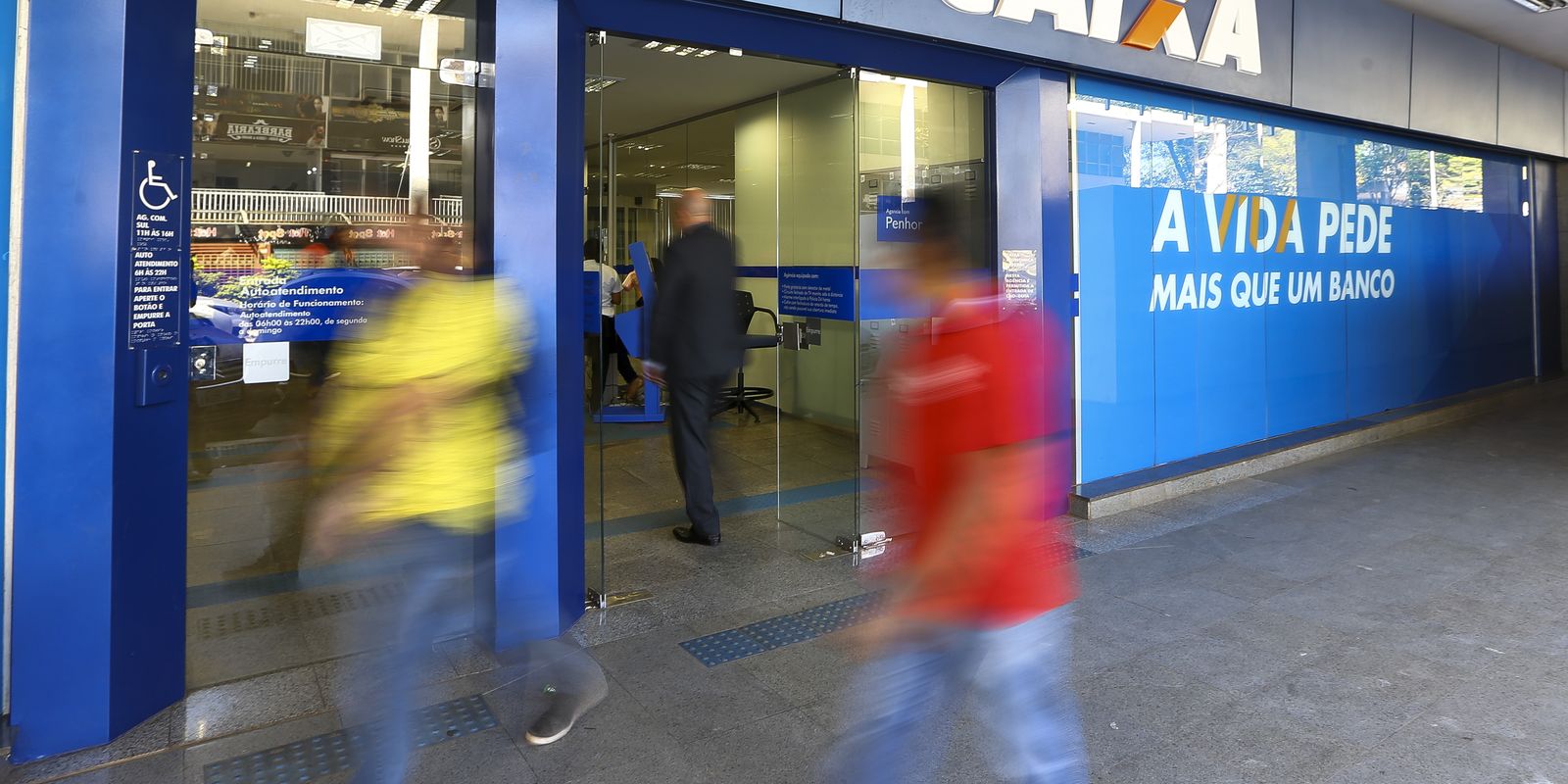 Agências bancárias estarão fechadas durante feriado de 1º de Maio