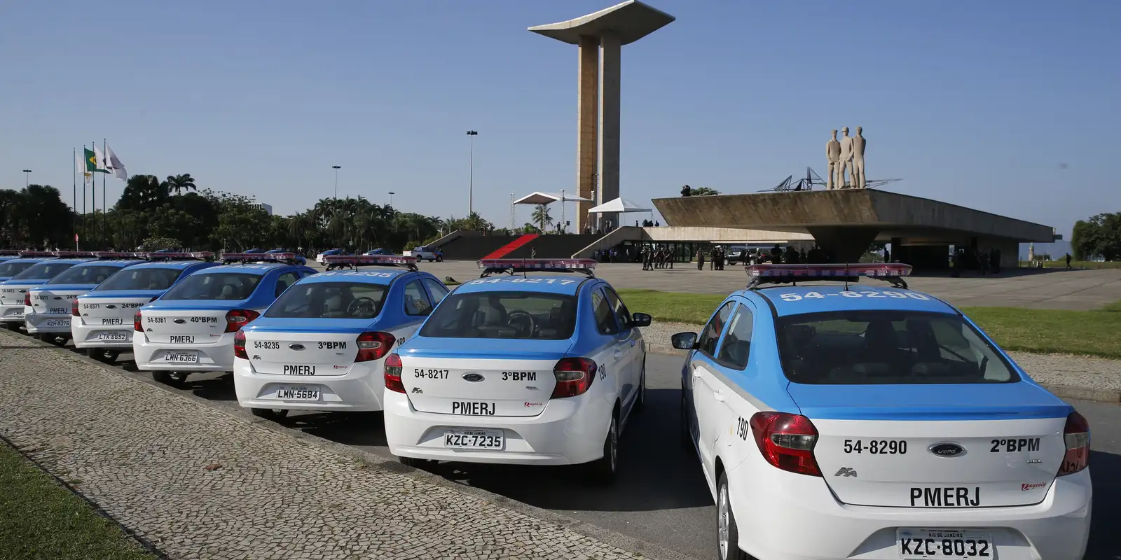 Dois PMs são presos por ligação com contraventor no Rio