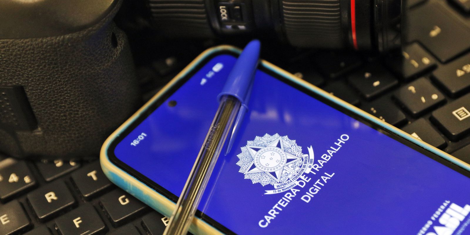 2025 teve saldo de 1,27 mi de empregos formais, um crescimento de 2,7%