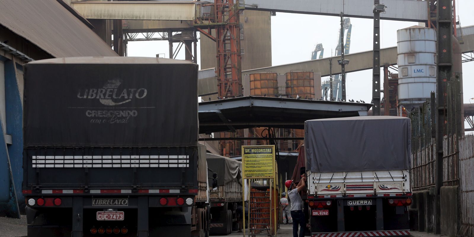 Unidade móvel leva saúde a caminhoneiros na Via Dutra