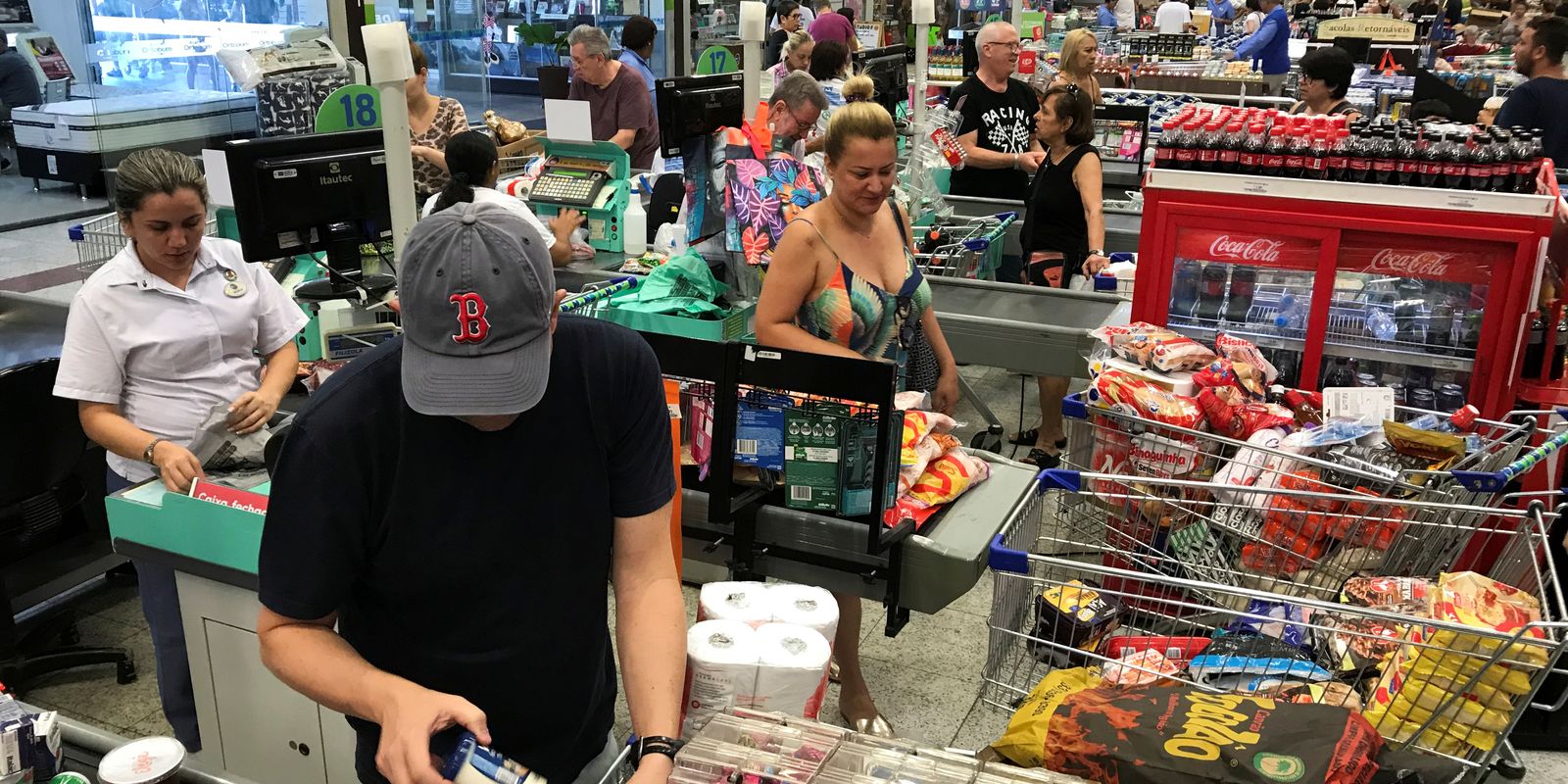 Governo adia por 90 dias regras sobre trabalho em feriados