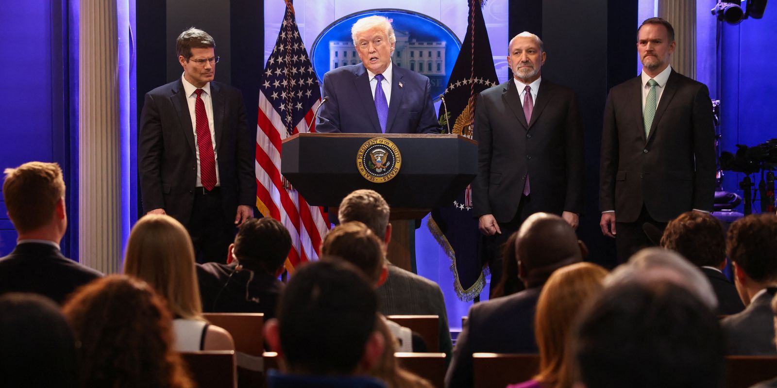 Após decisão da Suprema Corte, Trump fala em tarifa global de 10%