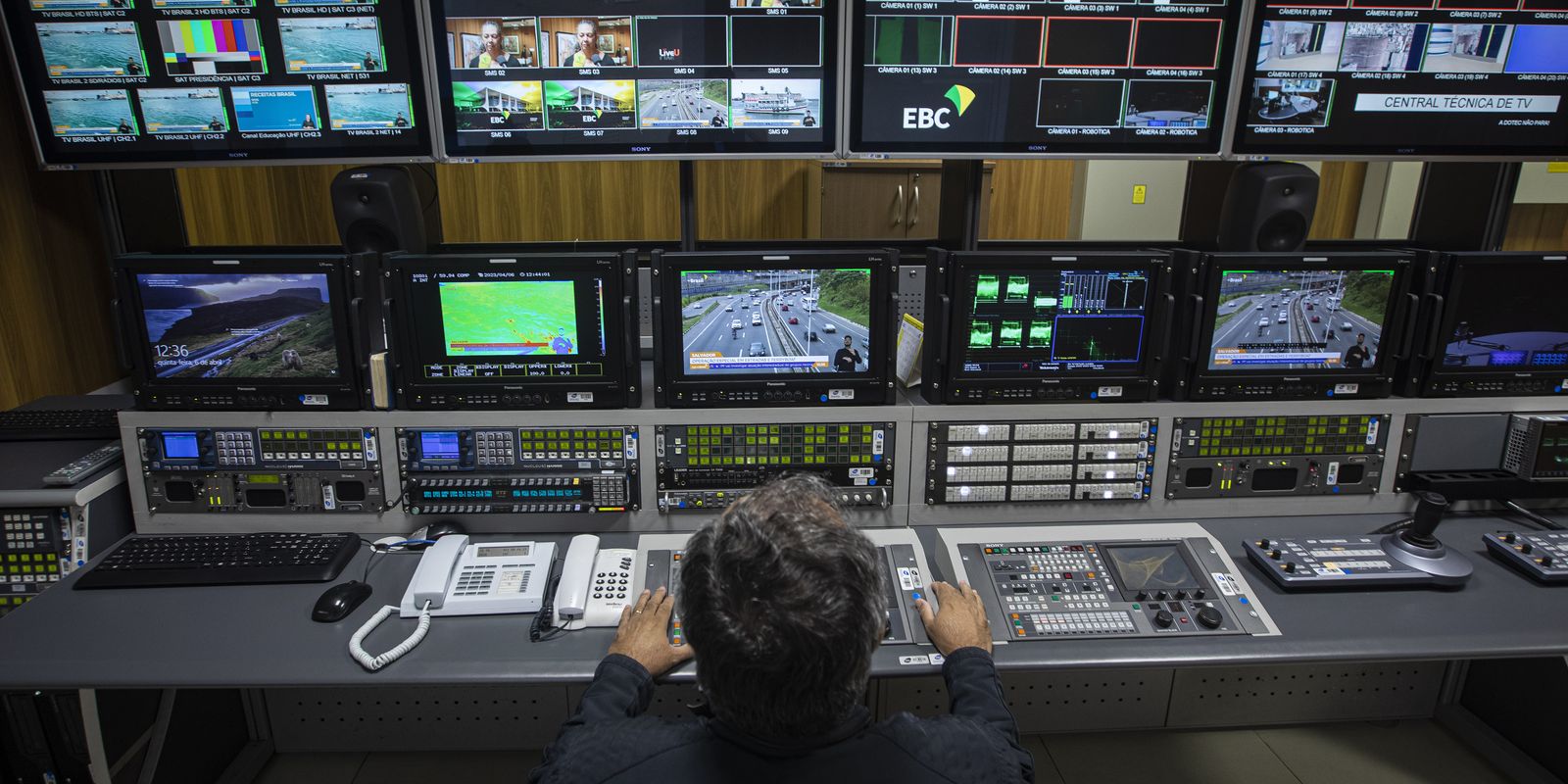 Contratações nos setores de informação e comunicação crescem 11%