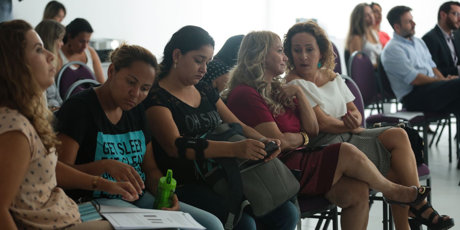 Mulheres que não desejam ter filhos ainda sofrem com o preconceito