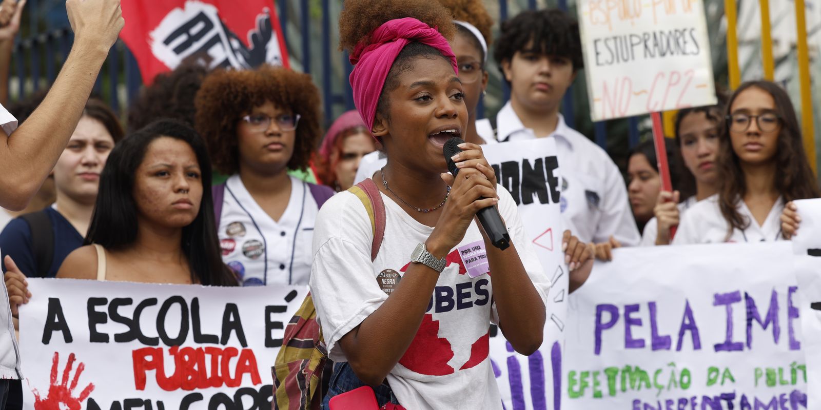 Estudantes do Pedro II, no Rio, fazem ato contra o assédio na escola