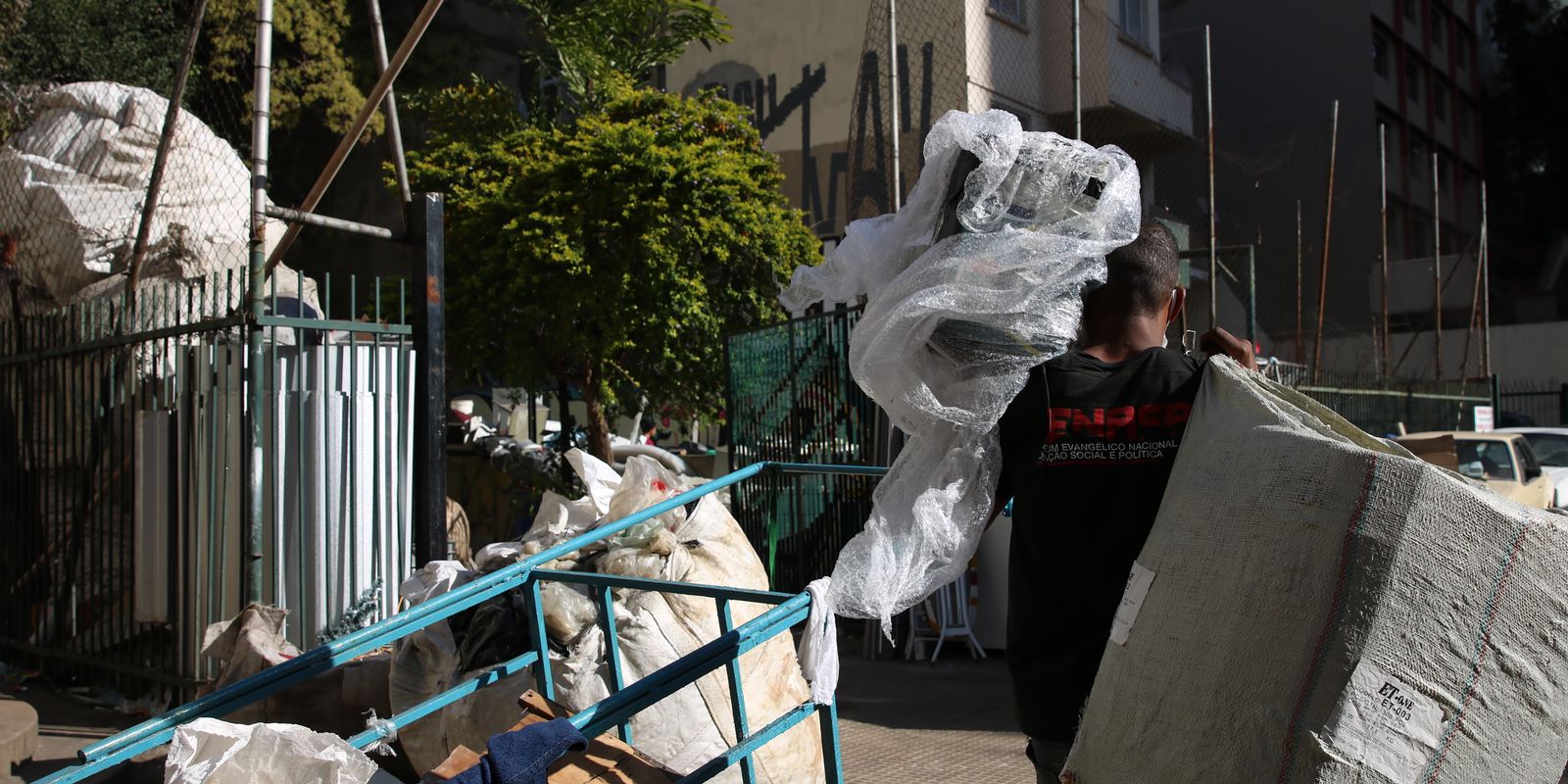 SP: prefeitura intima catadores a deixarem local onde estão há 40 anos