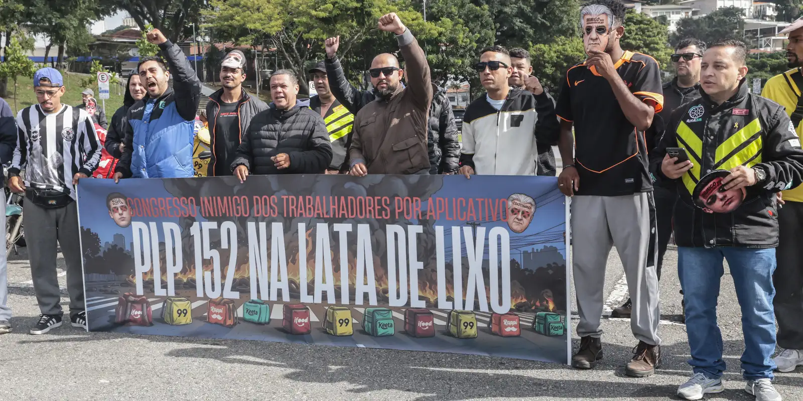 Motoristas e entregadores por app protestam contra PL que regula setor