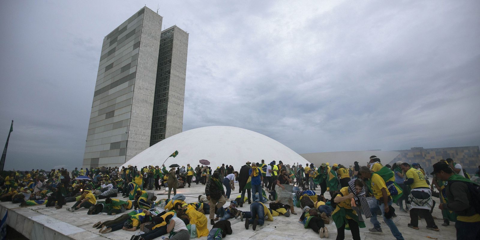 Moraes concede prisão domiciliar a idosos condenados pelo 8 de Janeiro