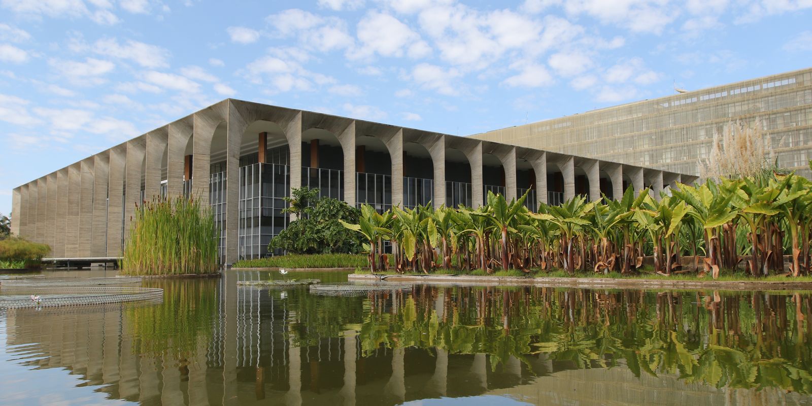 Itamaraty presta atendimento rápido a brasileiros em risco no exterior
