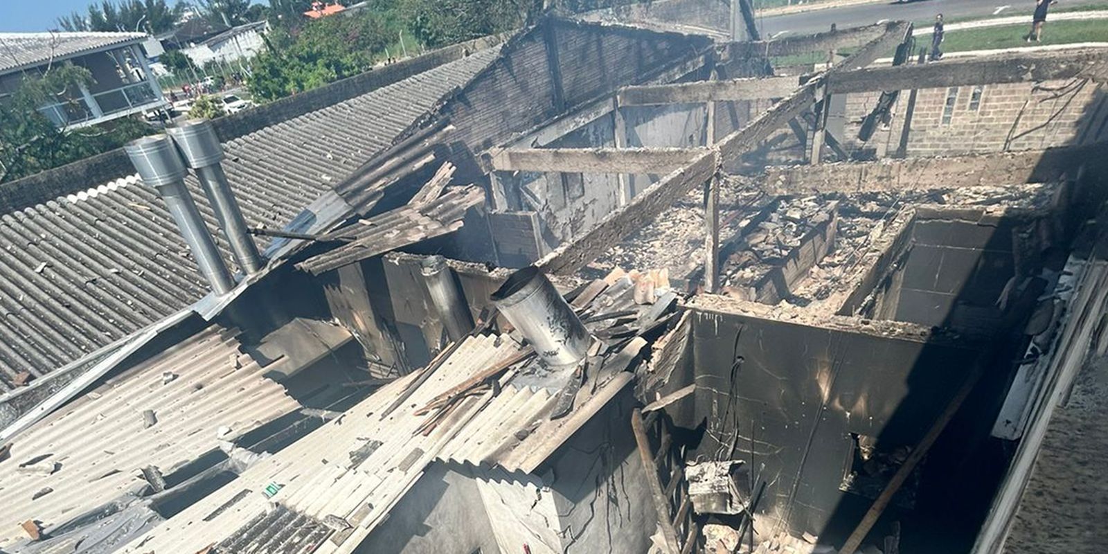 Avião de pequeno porte cai em Capão da Canoa e deixa quatro mortos