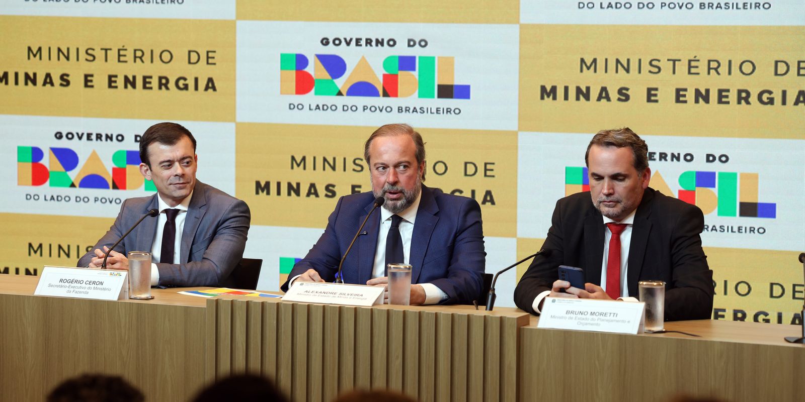 Governo anuncia MP para conter alta de preços dos combustíveis