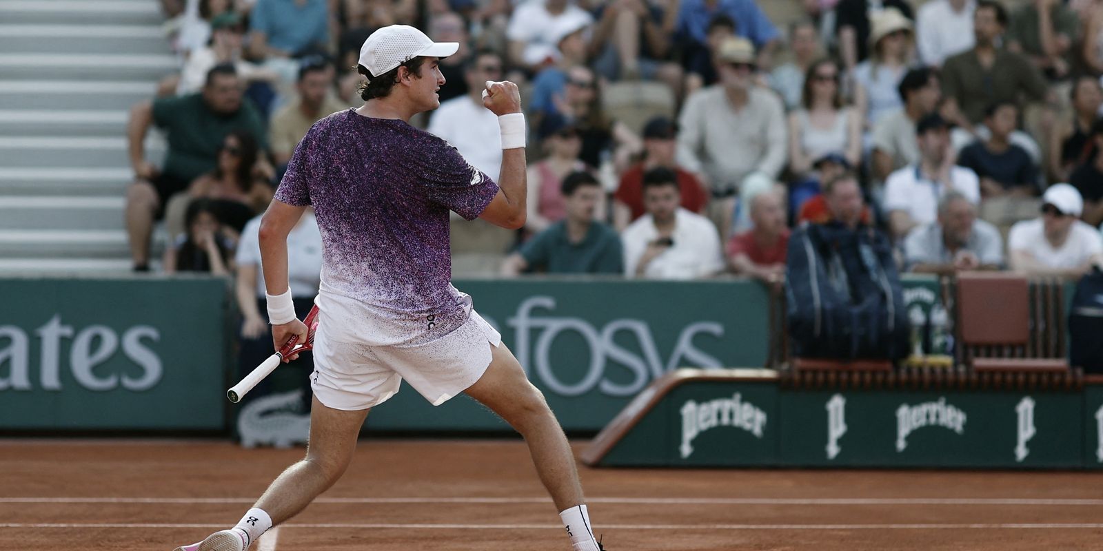 Tenista João Fonseca faz história e elimina Djokovic em Roland Garros