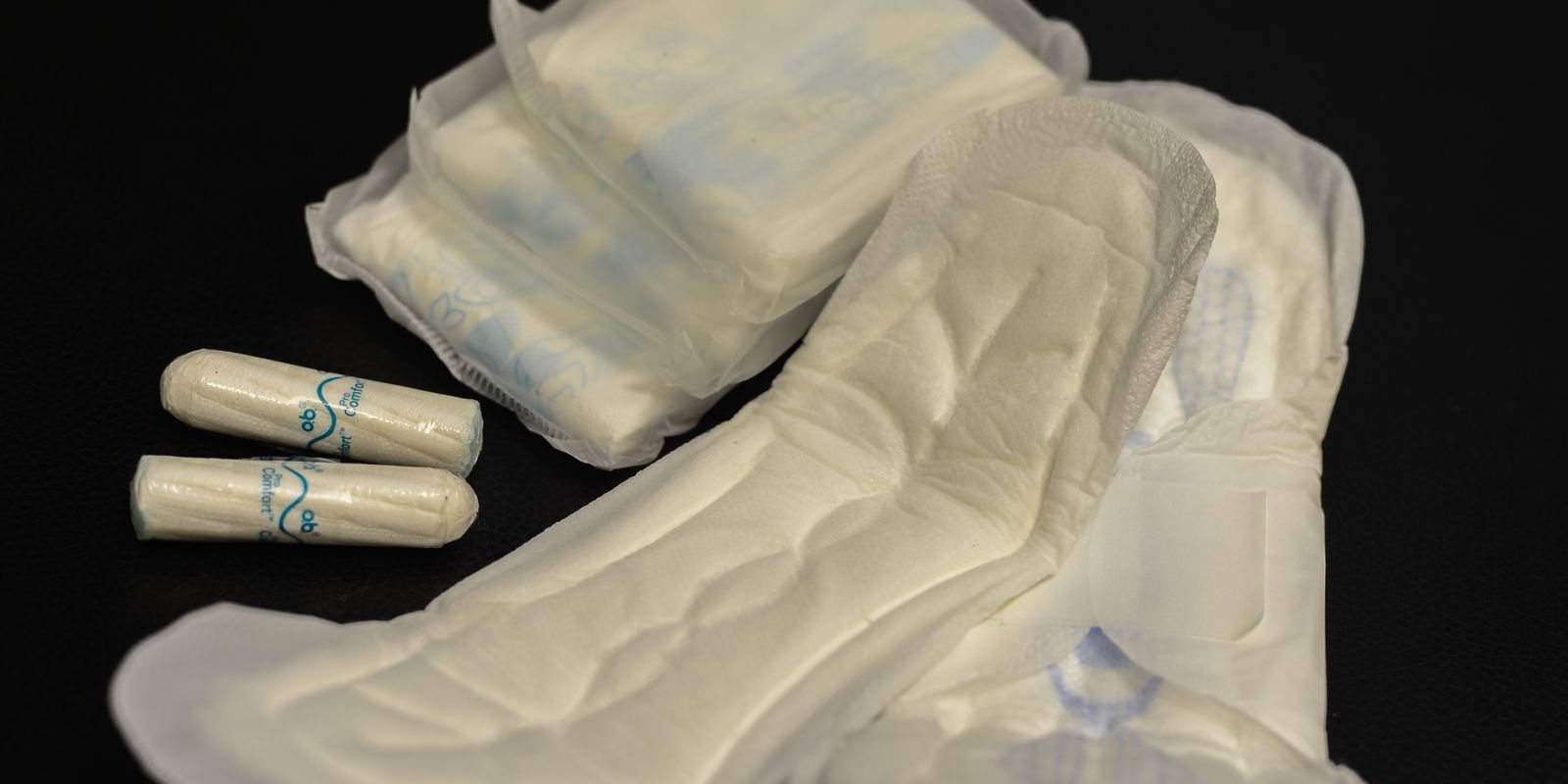 Dores menstruais afetam rotina escolar de 60% das alunas no Brasil