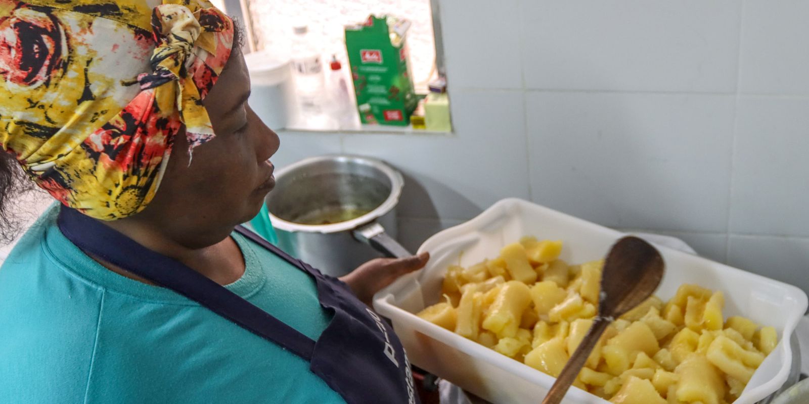 Cozinha Solidária quer formar mil cozinheiras em todo o Brasil