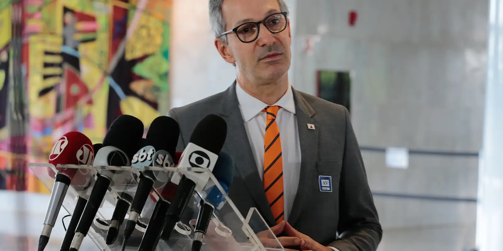 Romeu Zema é denunciado por ataques a Gilmar Mendes