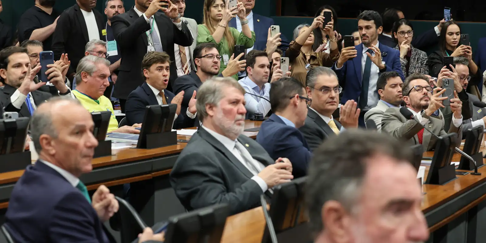 CCJ da Câmara aprova PEC que reduz maioridade penal de 18 para 16 anos