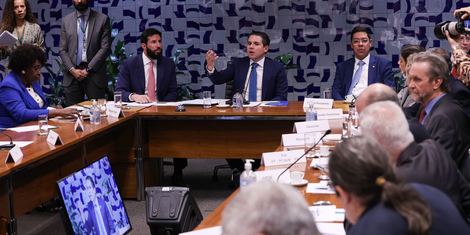 Governo retira urgência de projeto sobre fim da escala 6×1 na Câmara