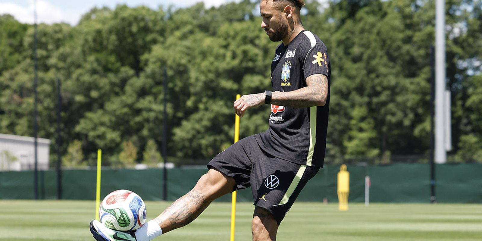 Após recuperação, Neymar em campo contra Escócia ainda é incógnita