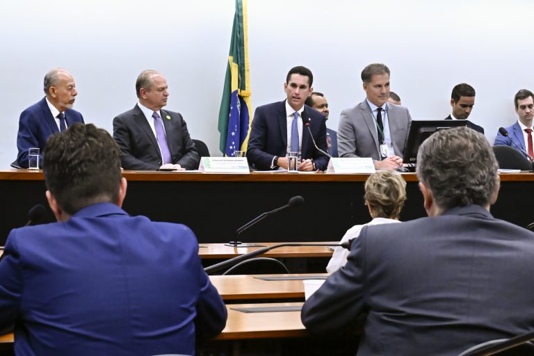 Comissão Mista de Orçamento elege Domingos Neto para presidente