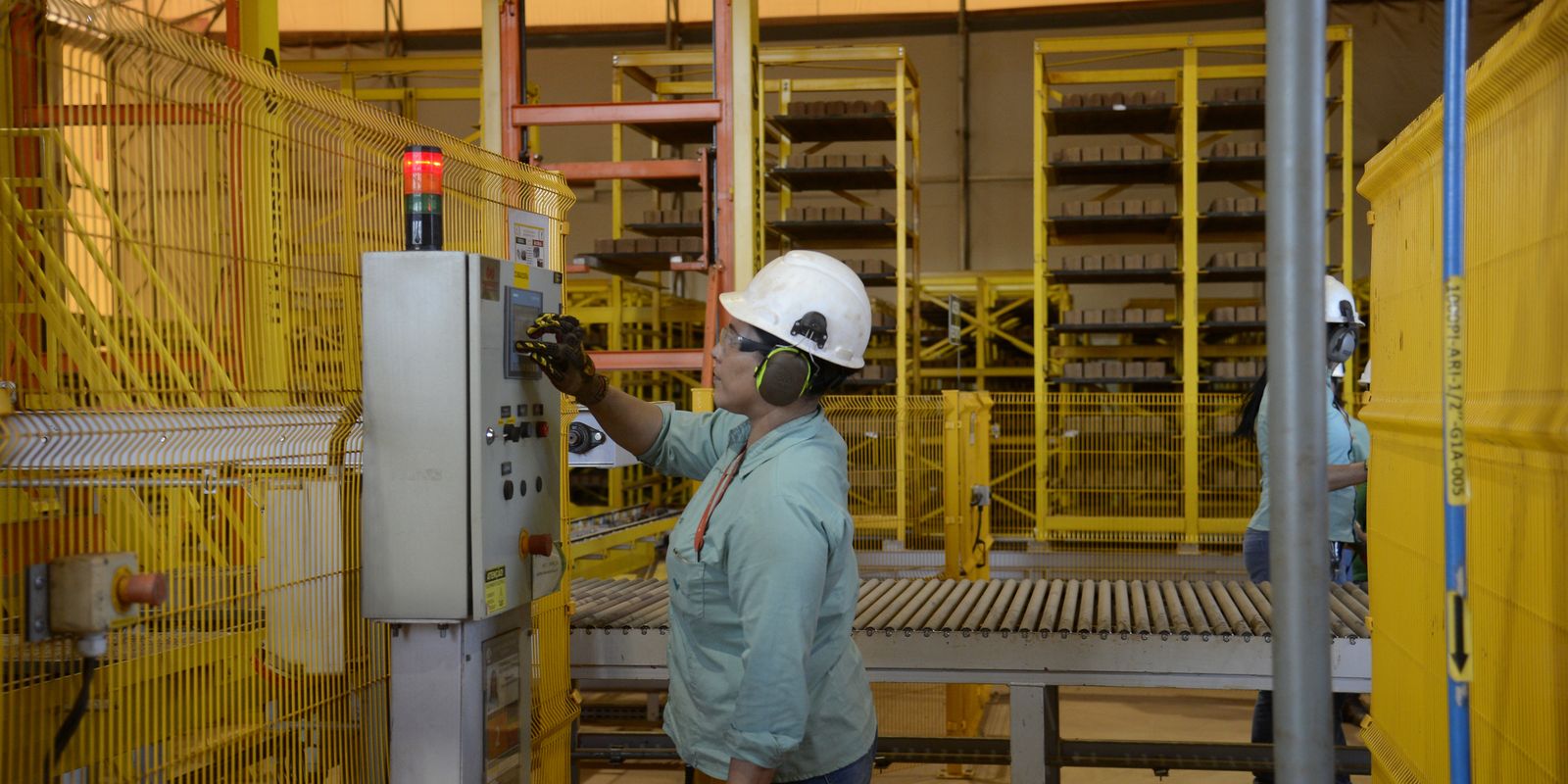 Indústrias empregaram 8,7 milhões de pessoas em 2024