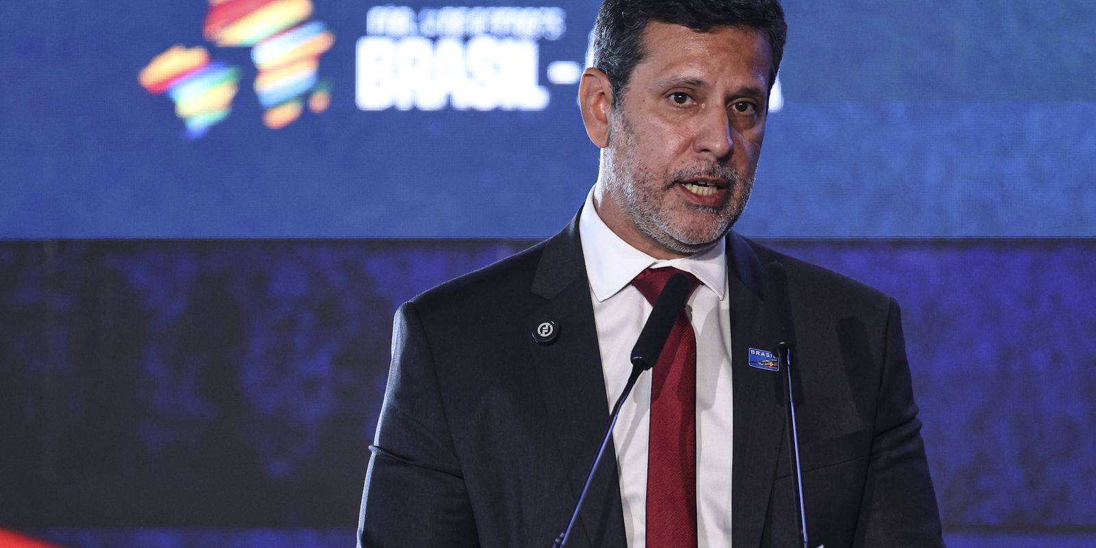 Ministro celebra queda do analfabetismo no país e fala em erradicação
