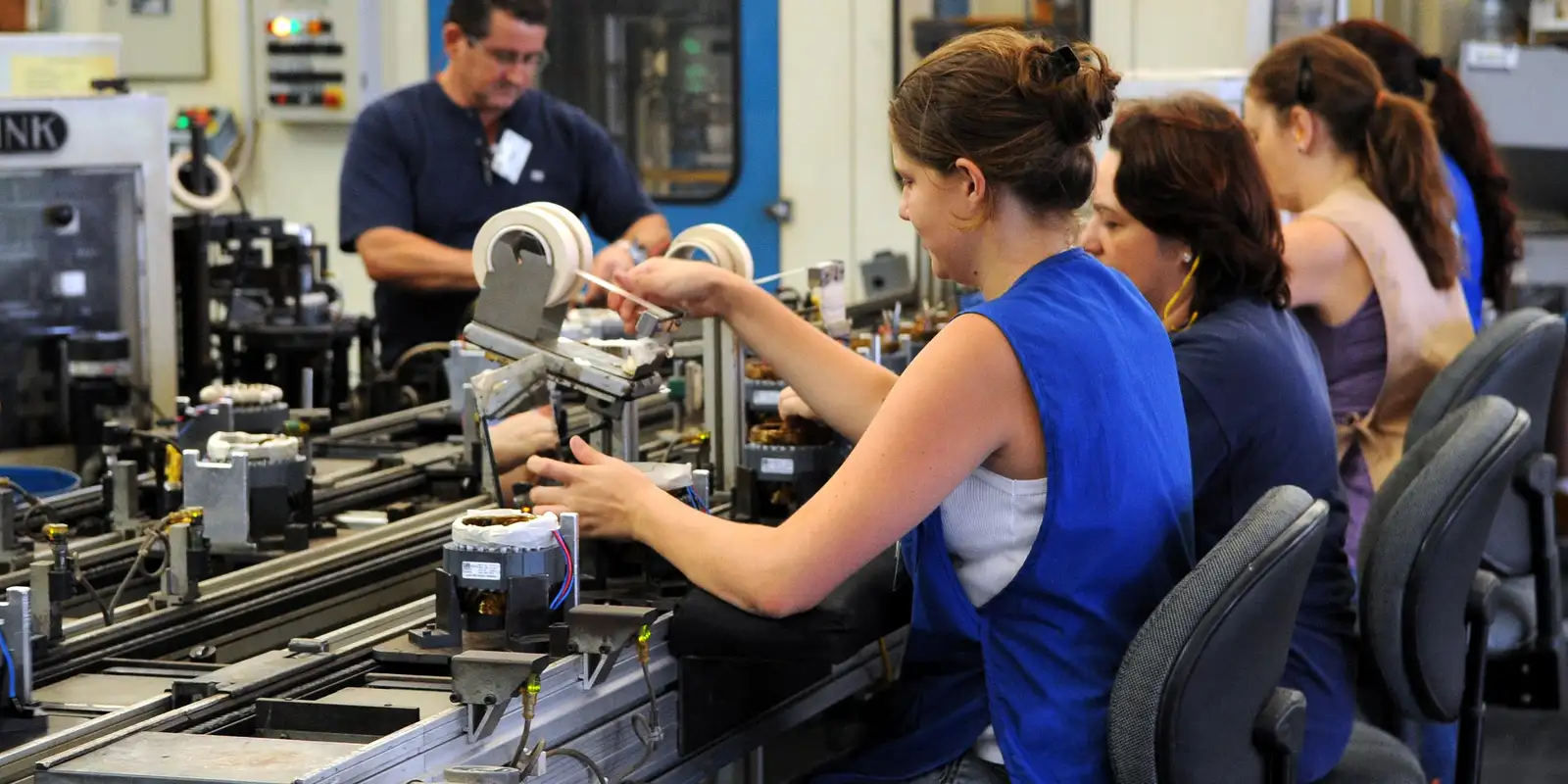 Brasil cria mais de 54,8 mil vagas para jovens aprendizes até abril