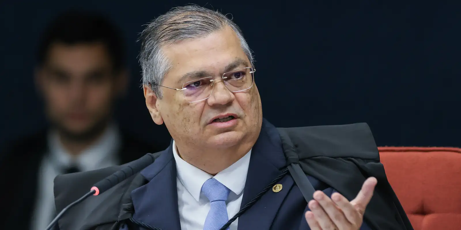 Dino pede informações sobre emendas parlamentares a 21 partidos