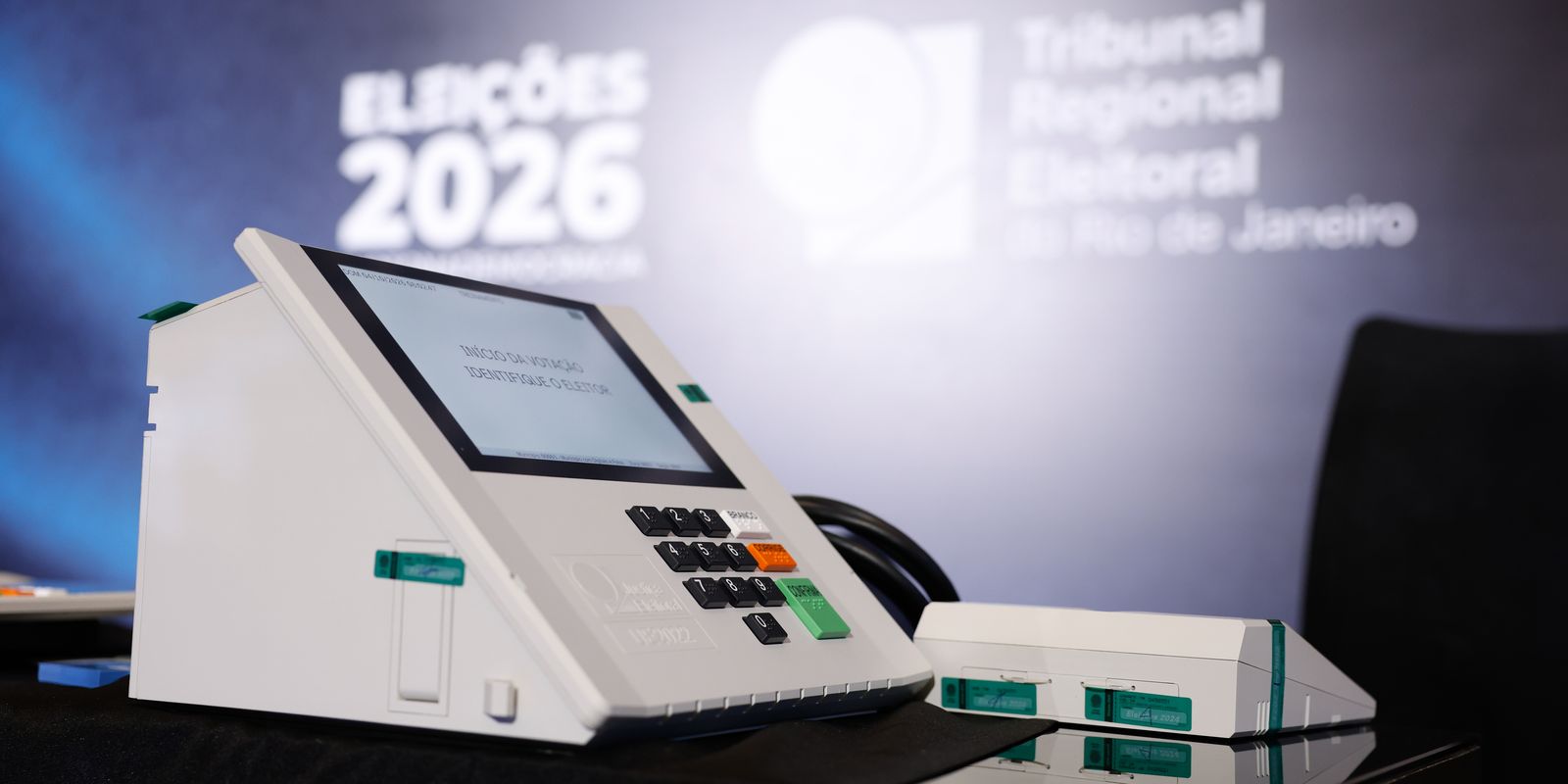 Eleitores que moram no exterior podem solicitar voto em trânsito