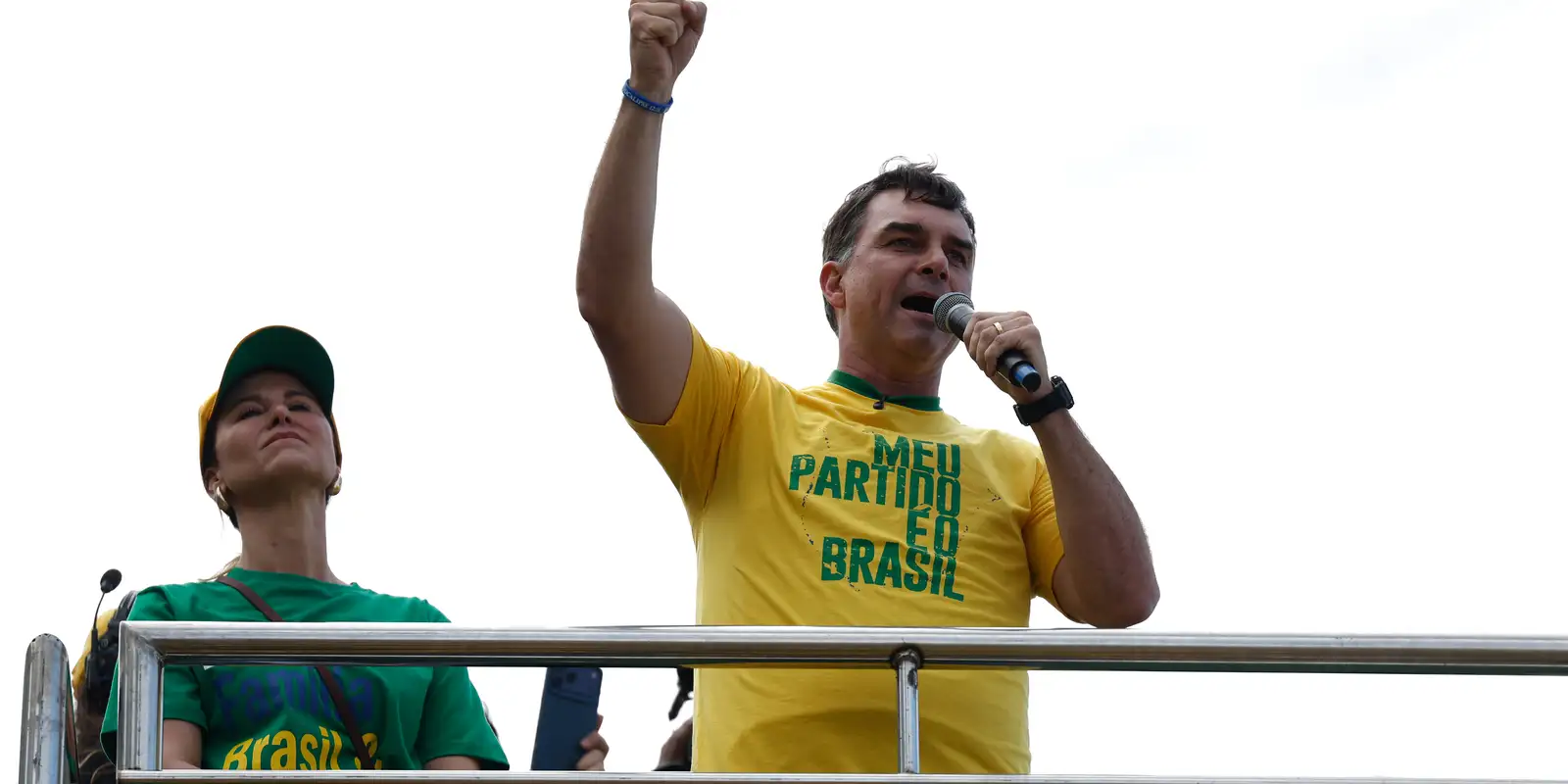 Flávio Bolsonaro disputa a presidência com Alfredo Gaspar como vice