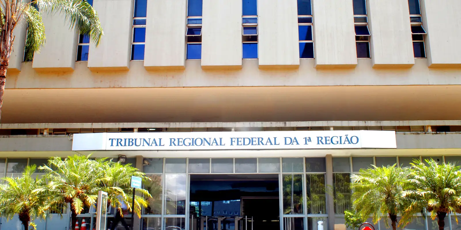 Justiça suspende regra que permite dentista fazer harmonização facial