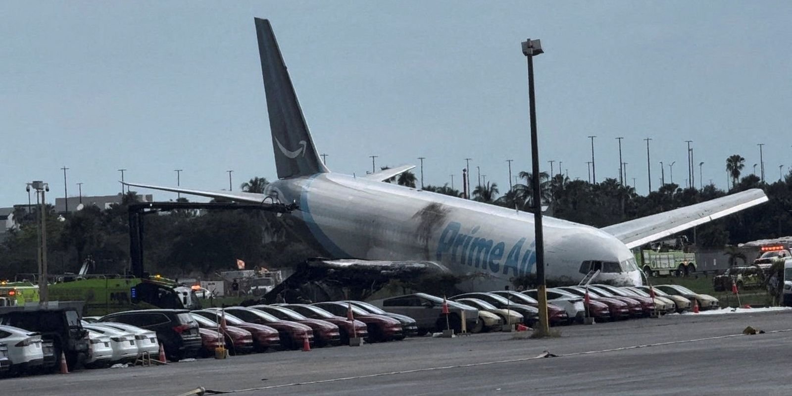 Acidente com avião cargueiro da Amazon em Miami deixa 5 mortos