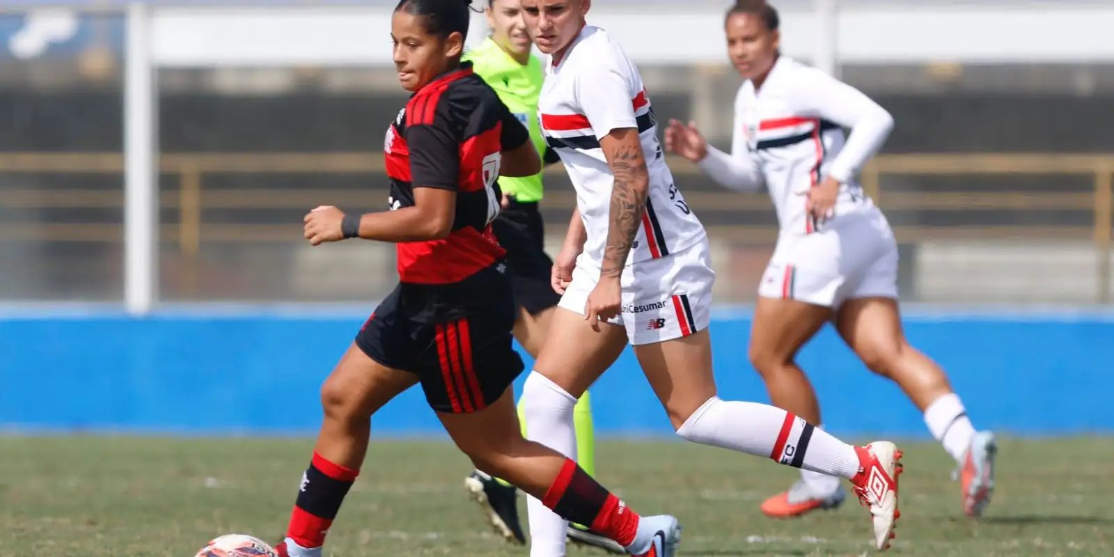 Nova lei estimula igualdade salarial para atletas de futebol feminino