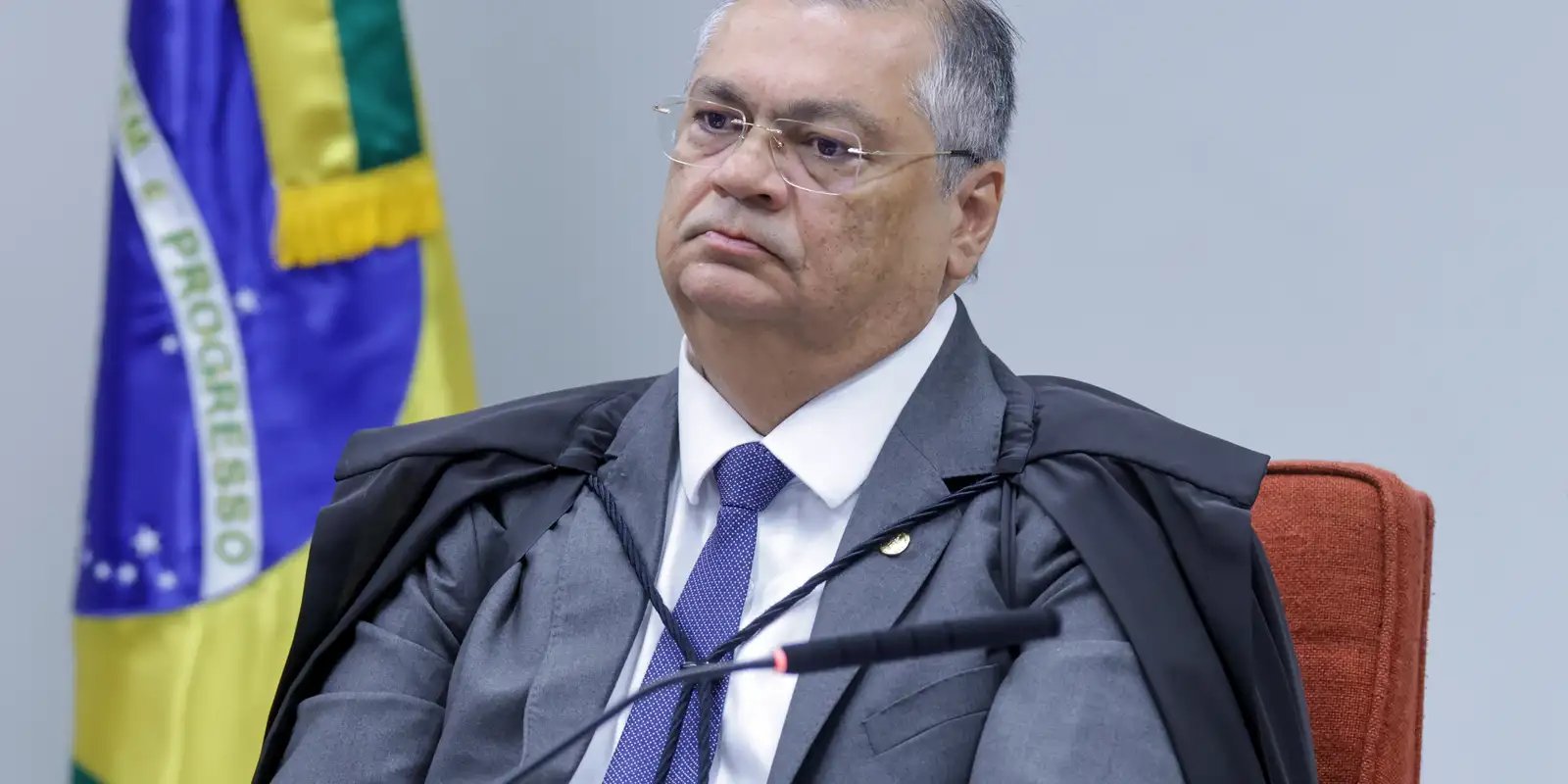 Flávio Dino retira sigilo de processo sobre filme Dark Horse