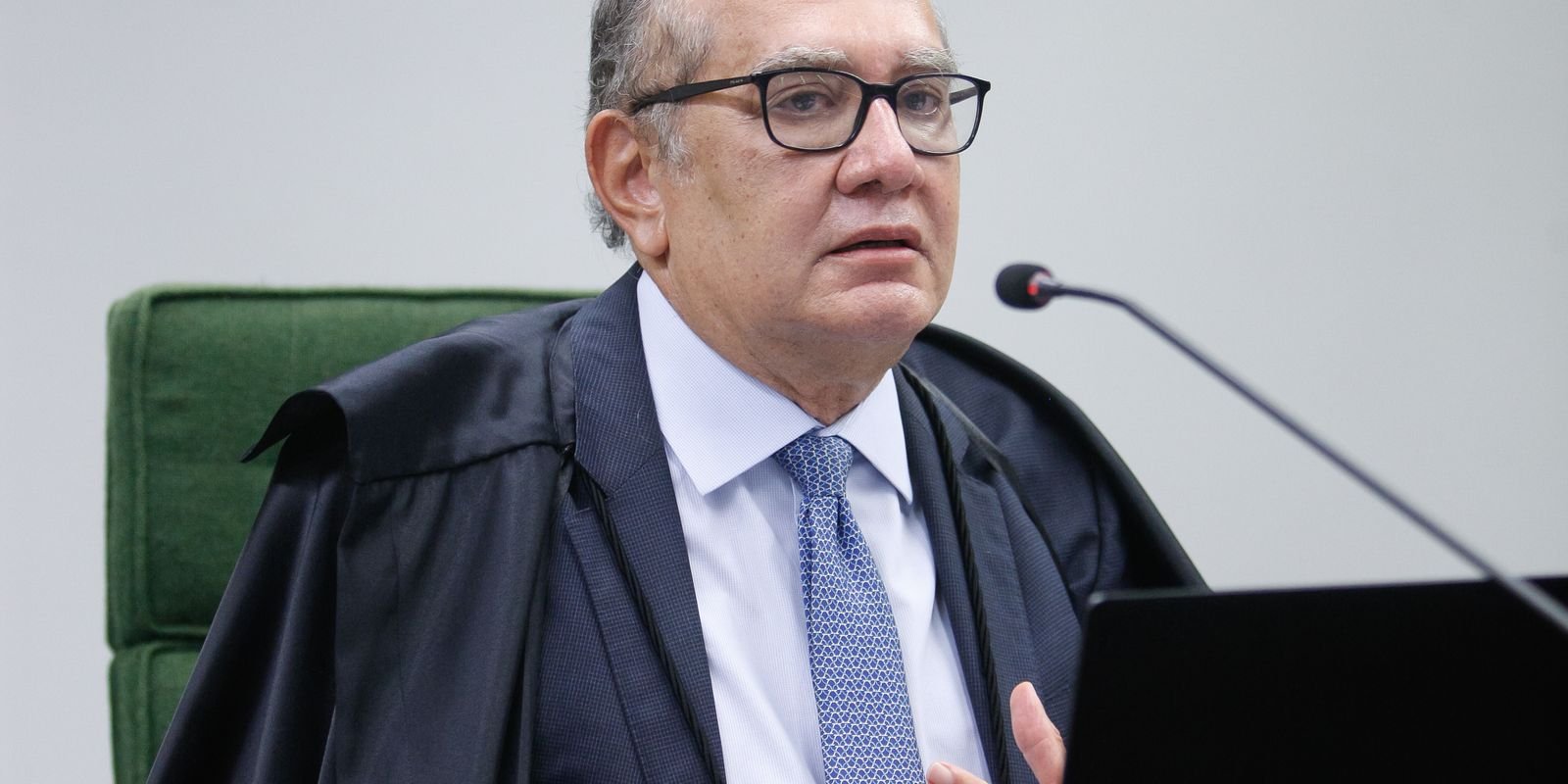 Gilmar Mendes pede que Fachin unifique petições de Moraes e Mendonça
