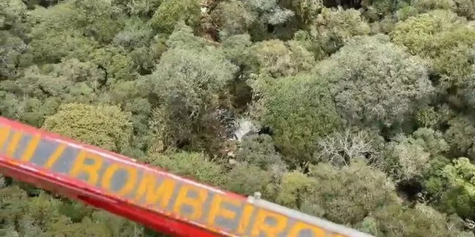 Corpos de vítimas de queda de helicóptero seguem para perícia em SC