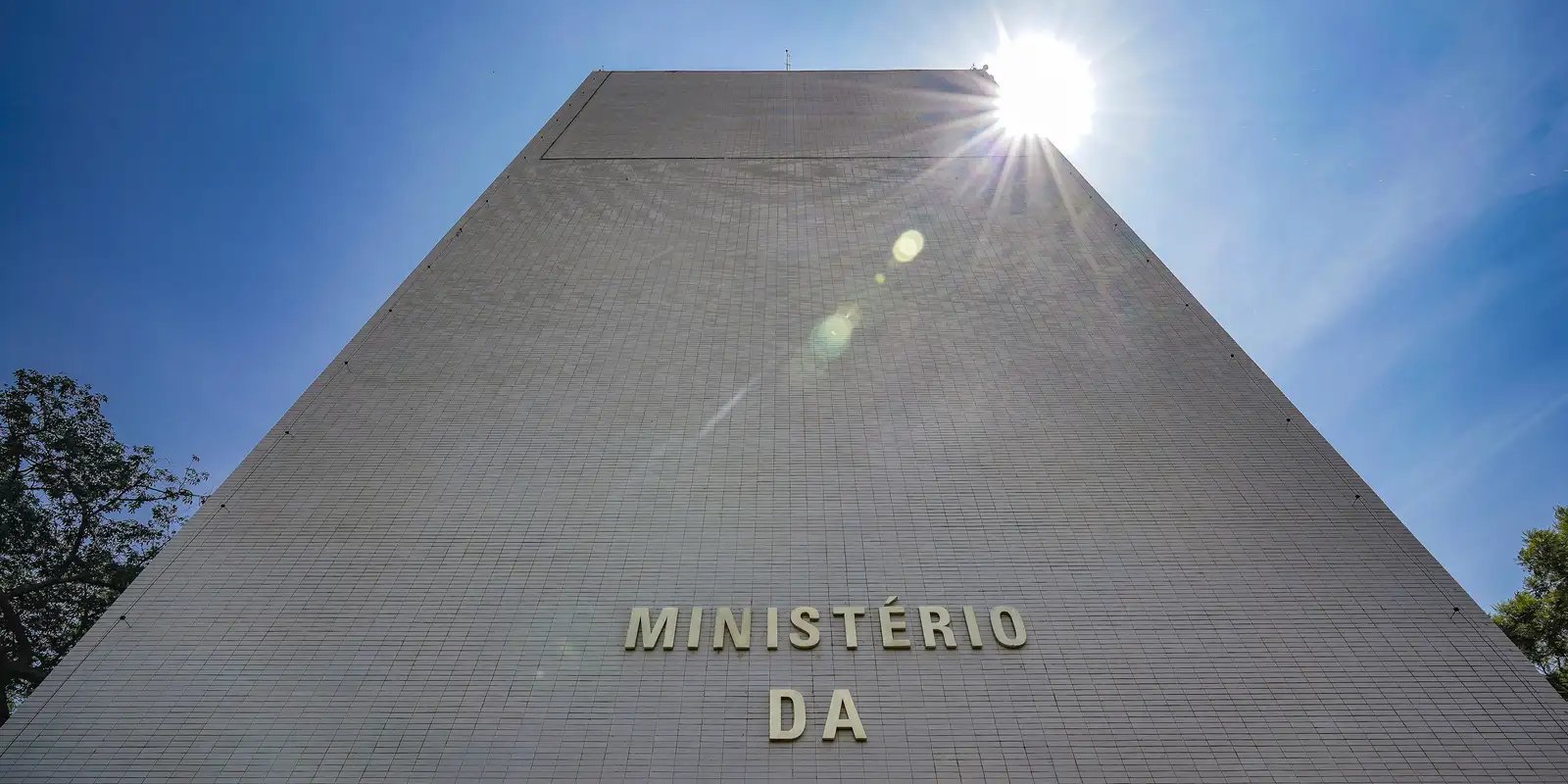 Ministério da Fazenda reduz previsão de crescimento do PIB para 2026