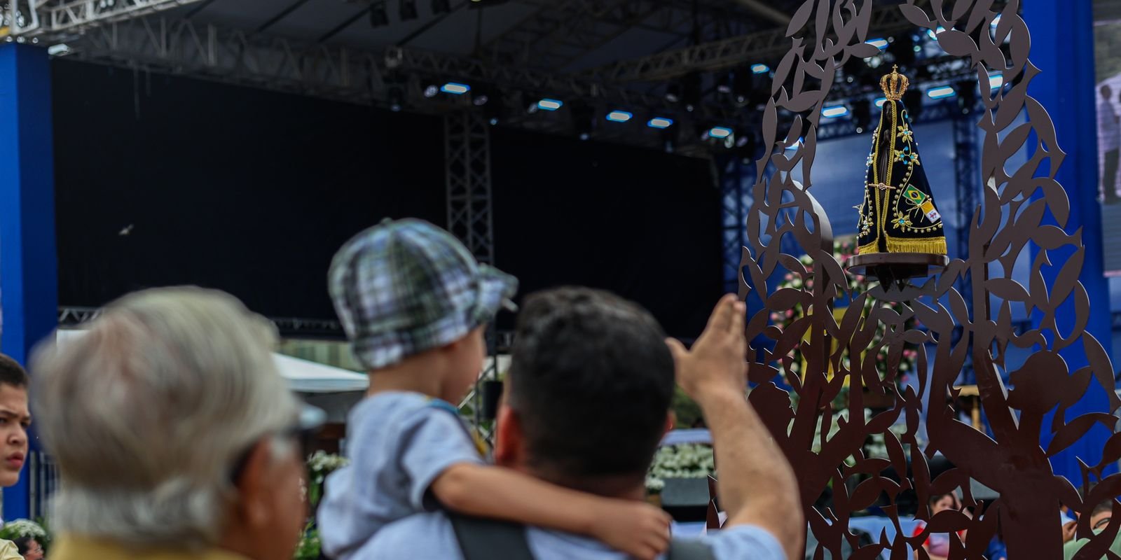 TSE tem 3 a 2 para proibir posts sobre Flávio e Nossa Senhora
